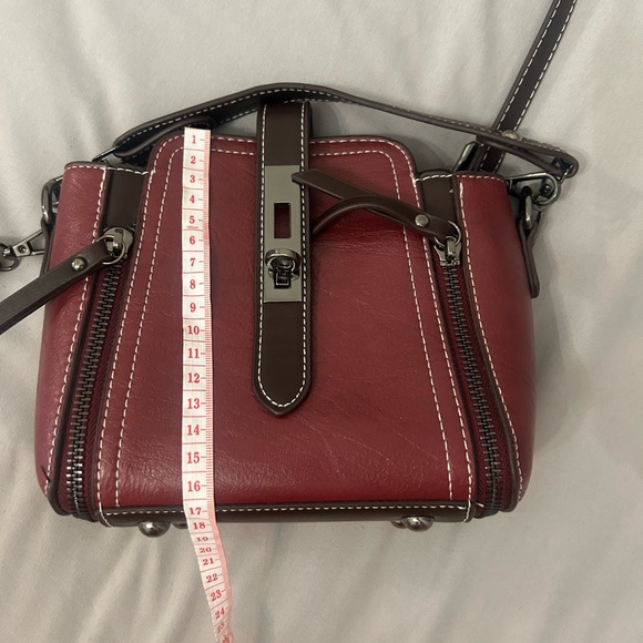 Metal Strap Zipper Crossbody Bag - Picture 10 of 11